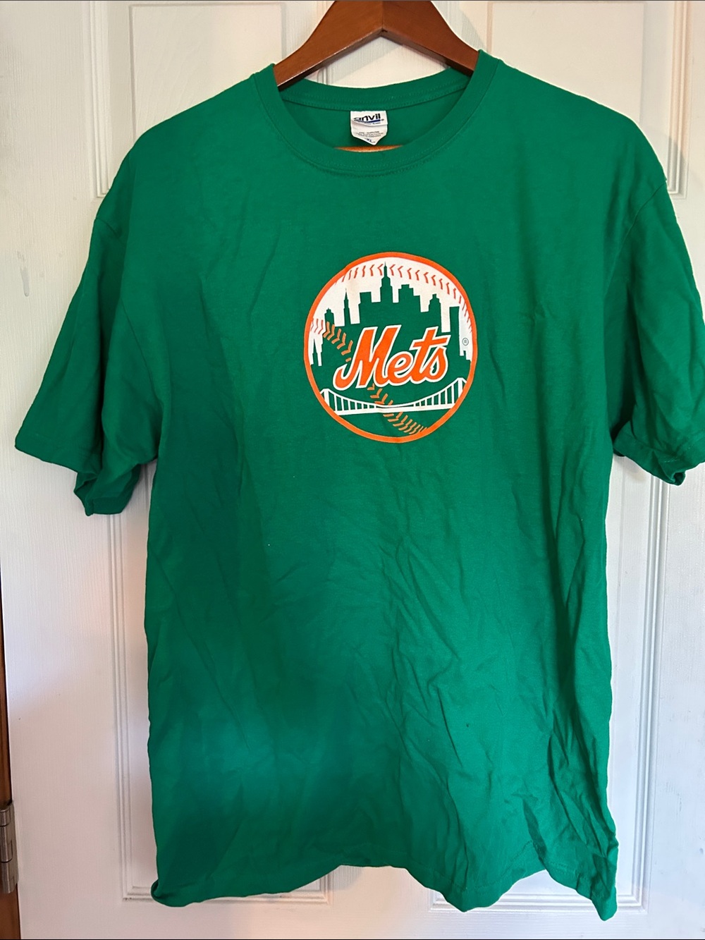 Green Mets St. Patrick’s Graphic T-Shirt
